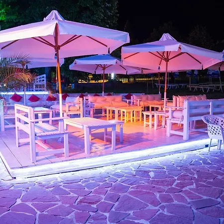 Bryasta & Restaurant Hotel