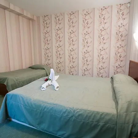 Hotel Bryasta & Restaurant 3*