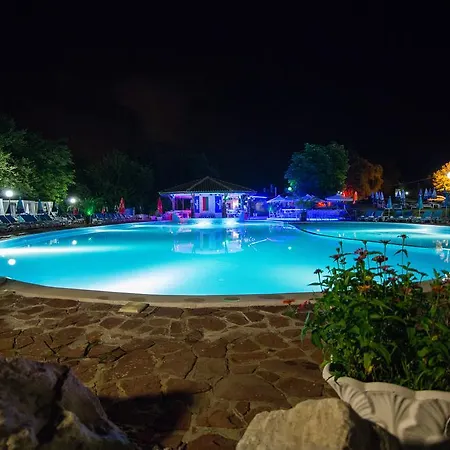 Hotel Bryasta & Restaurant