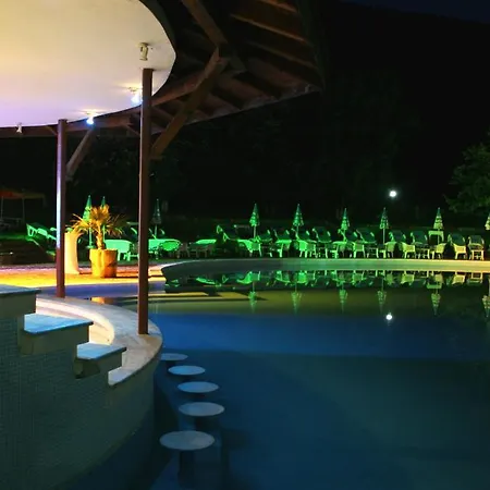 Hotel Bryasta & Restaurant