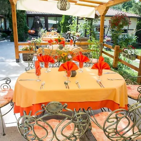 Bryasta & Restaurant Hotel