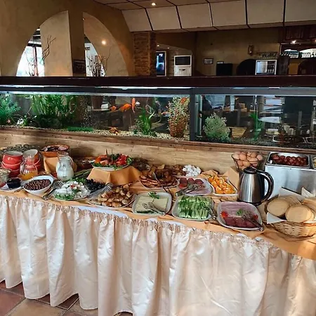 Hotel Bryasta & Restaurant 3*