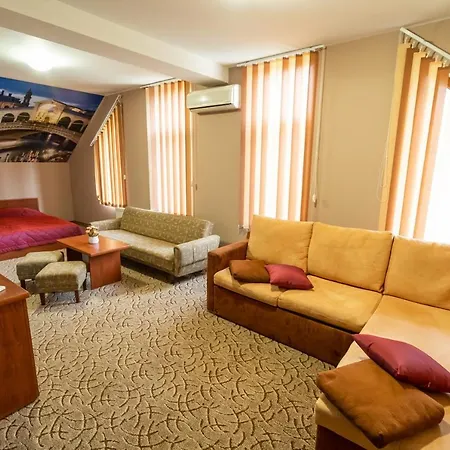 Bryasta & Restaurant Hotel 3*