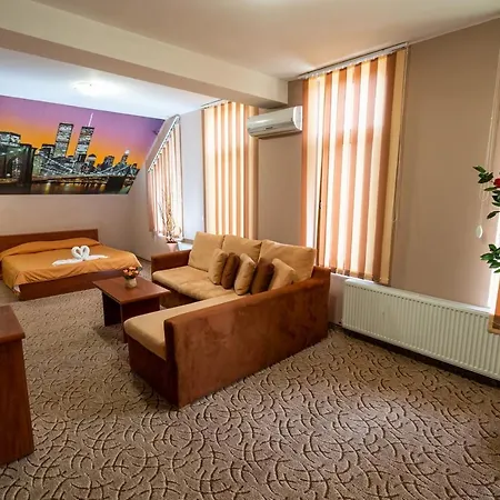 Hotel Bryasta & Restaurant