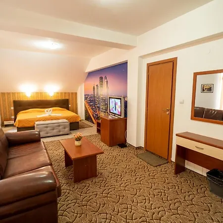 Hotel Bryasta & Restaurant